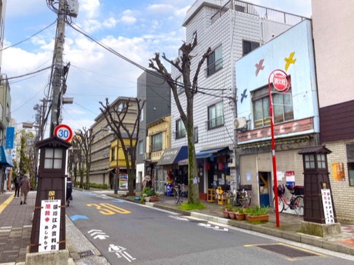 深川資料館通り商店街は下町情緒あふれる商店街です