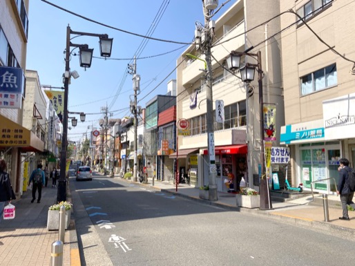 三軒茶屋の住宅街は落ち着いた雰囲気でお店も点在しています。