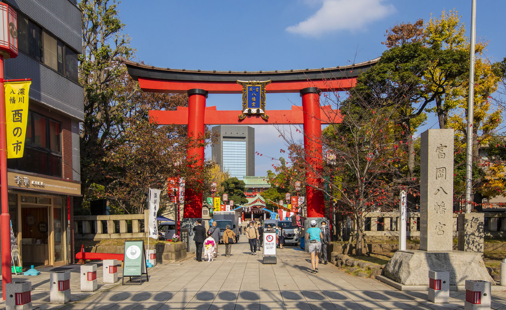 【門前仲町の住みやすさ】江戸最大の八幡様に守られる、粋と人情が息づく街 | 三井でみつけて