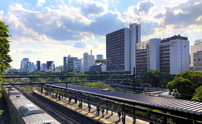 飯田橋といえば、高層の施設が多いにもかかわらず、温かみのある印象を受ける街です。